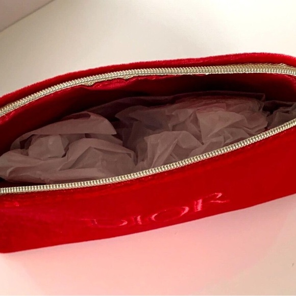 Dior Elegant Red Velvet Cosmetic Bag - Picture 3 of 7